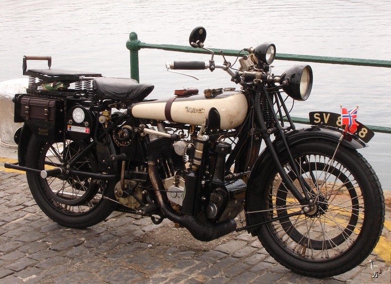 Brough_Superior_1920_Mk1_RHS_seaside